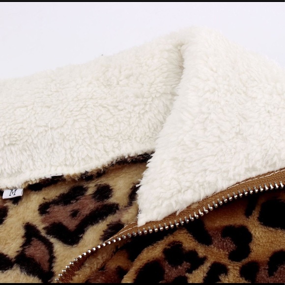 🆕 Leopard Print Furry Zipper Sweater White - Picture 8 of 8